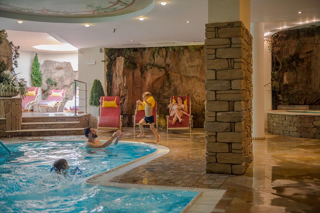 Resort Dolce Casa Family & SPA a Moena in Val di Fassa, piscina centro benessere
