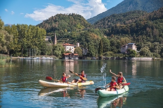 Valsugana in estate con i bambini, in canoa al Lago di Caldonazzo