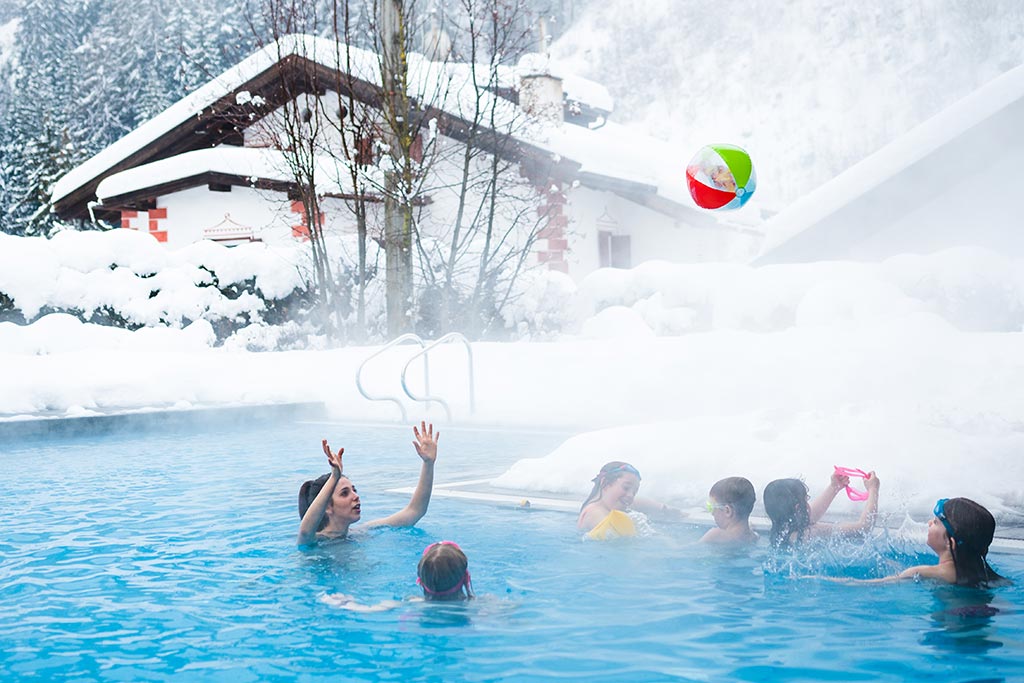 Family Hotel Posta per bambini in Val Gardena, inverno in piscina