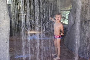 Acquavillage di Follonica, docce sensoriali a Makai, l'isola del benessere