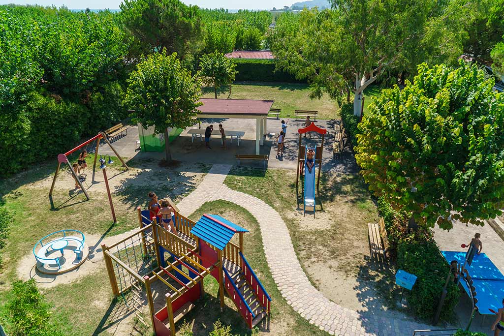 Centro Vacanze Camping Spinnaker, camping village per bambini nelle Marche, area miniclub