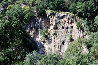 Il parco di Villa Gregoriana a Tivoli con i bambini, formazioni calcaree sulla roccia