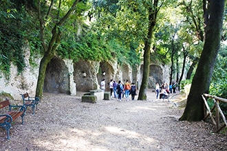 Il parco di Villa Gregoriana a Tivoli con i bambini, villa romana