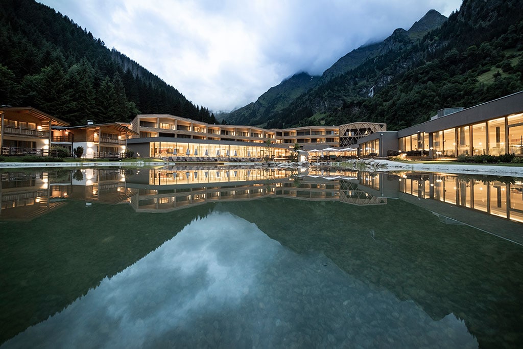Family Hotel Feuerstein per bambini in Alto Adige, laghetto