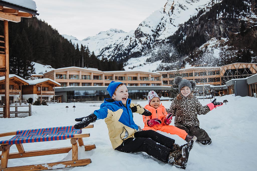 Family Hotel Feuerstein per bambini in Alto Adige, slittino