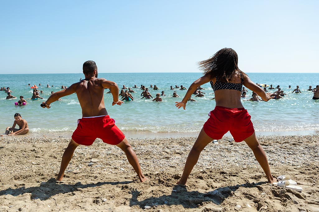 Centro vacanze camping Spinnaker per bambini nelle Marche, animazione in spiaggia