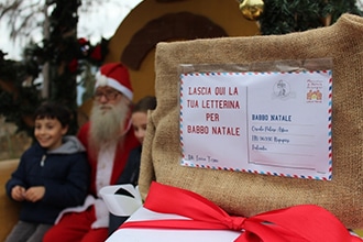 Ai mercatini di Natale di Levico Terme con i bambini, la letterina a Babbo Natale