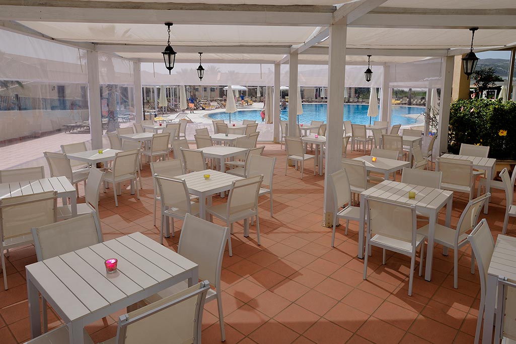 Sikania Resort & Spa per bambini in Sicilia, gazebo in piscina