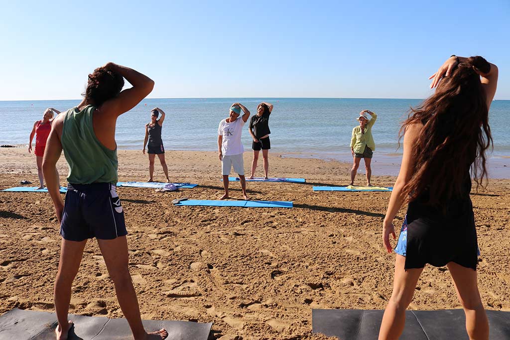 Camping Village il Tridente, per bambini a Bibione, ginnastica in spiaggia