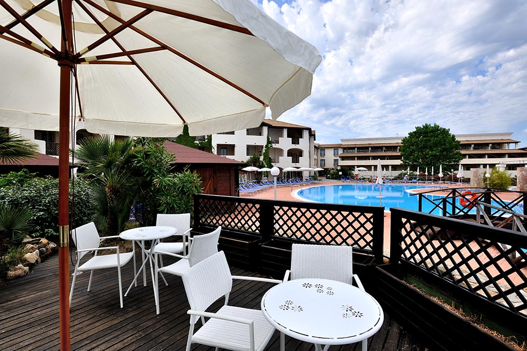 Club Cala della Torre, family hotel in Sardegna orientale, piscina e bar