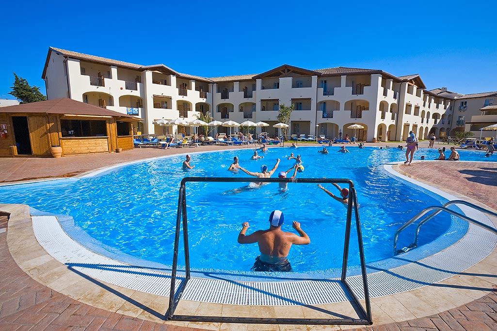 Club Cala della Torre, family hotel in Sardegna orientale, sport in piscina