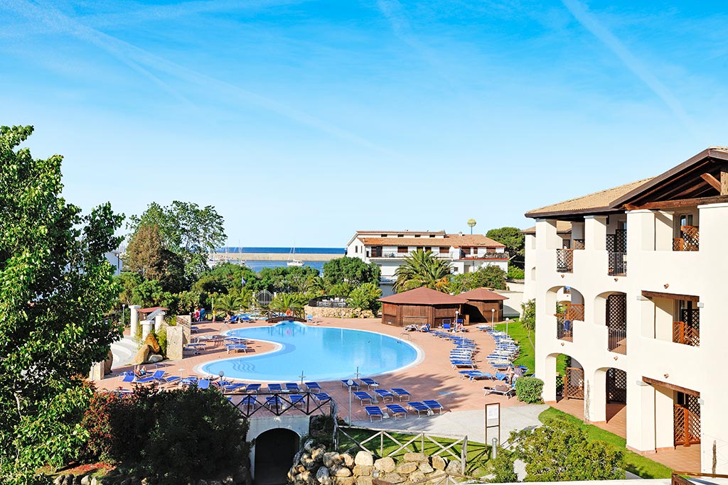 Club Cala della Torre, family hotel in Sardegna orientale, piscina vista mare