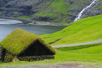 Case con i tetti di erba alle Faroe