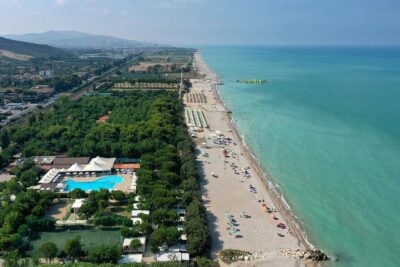 Pineto Beach villaggio e campeggio per bambini in Abruzzo, panoramica