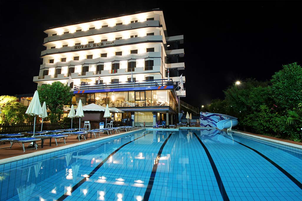 Family Hotel Eur a Lido di Camaiore in Versilia, piscina di notte