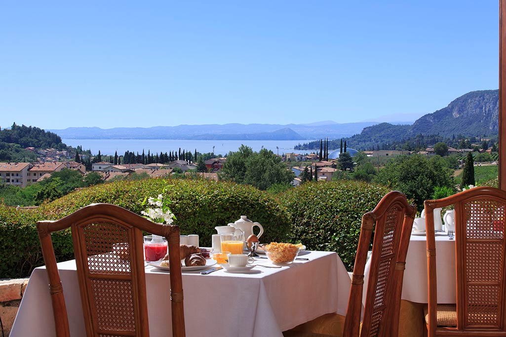 Poiano Garda Resort, hotel per bambini al lago di Garda, colazione con vista