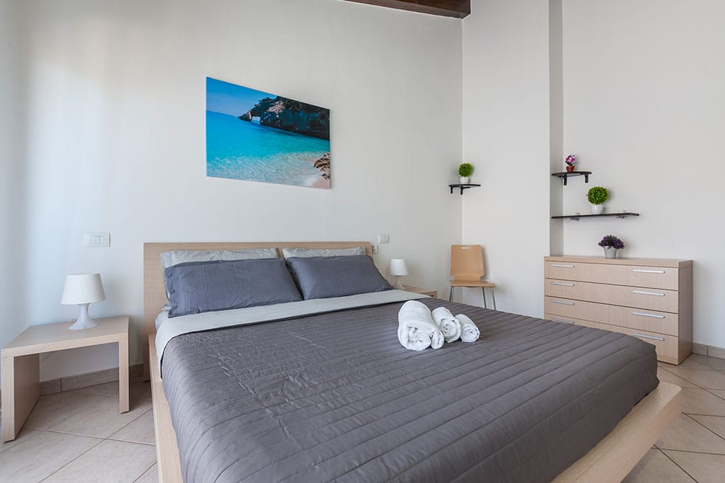 Gravina Resort, ville e case vacanza per famiglie in Sardegna settentrionale, camera in appartamento