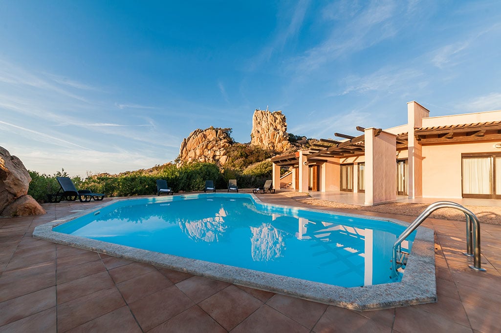 Gravina Resort, ville e case vacanza per famiglie in Sardegna settentrionale, esterni e piscina ville