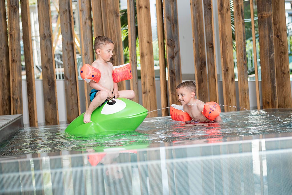 Stroblhof Active Family Spa Resort per famiglie vicino Merano, piscina family