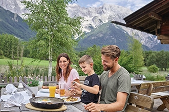 Mieming Innsbruck, estate con i bambini, sosta golosa in maso