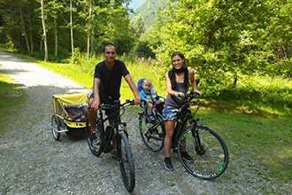 Lago di Ledro con i bambini in estate, noleggio bici family