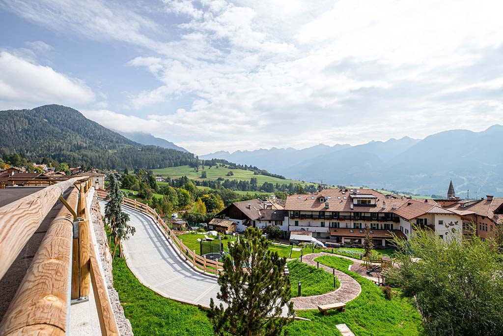 Hotel Alpino, per bambini in Val di Fiemme, panoramica estate