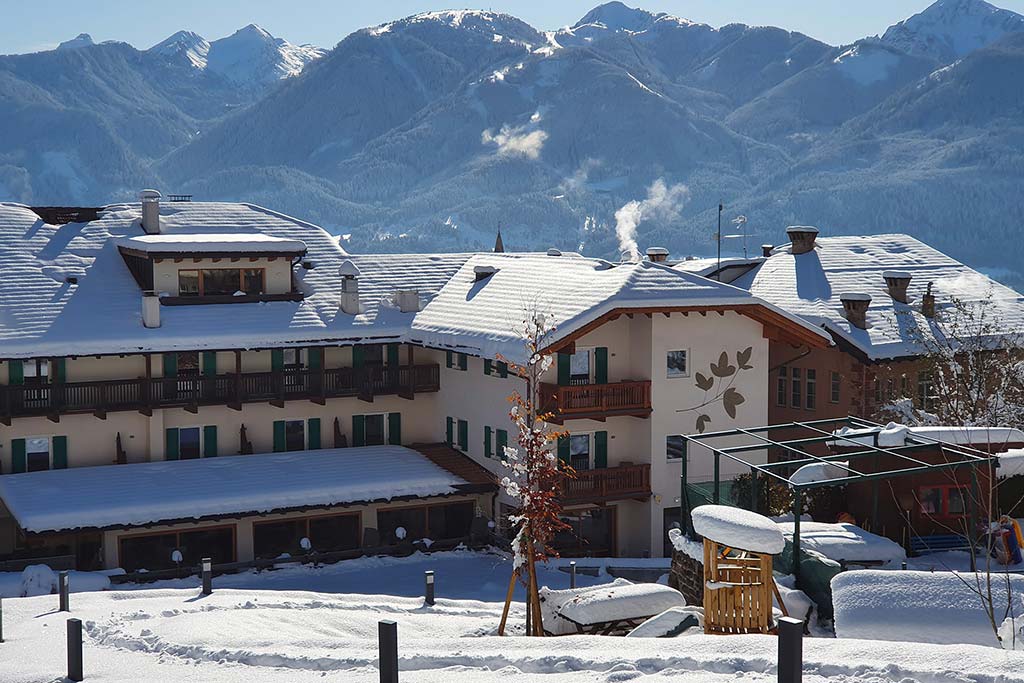 Hotel Alpino, per bambini in Val di Fiemme, panorama d'inverno