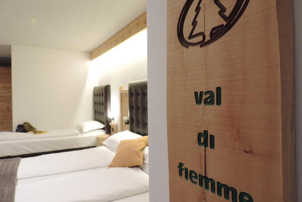 Hotel lo Scoiattolo, per bambini a Pampeago in Val di Fiemme, camera negritella