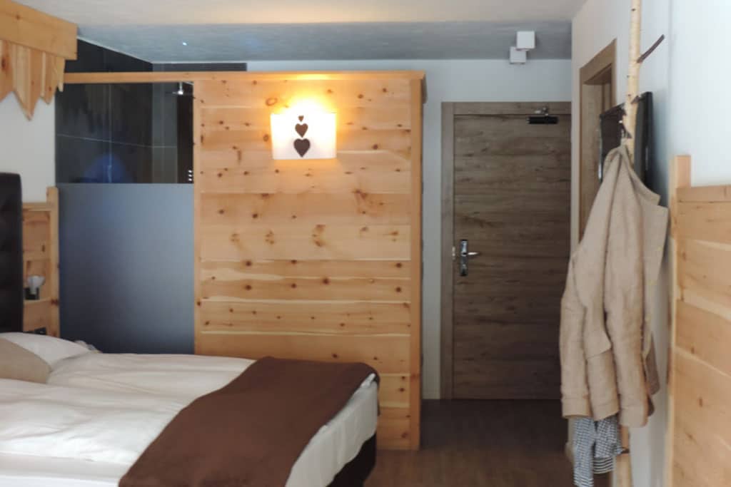 Hotel lo Scoiattolo, per bambini a Pampeago in Val di Fiemme, camera comfort