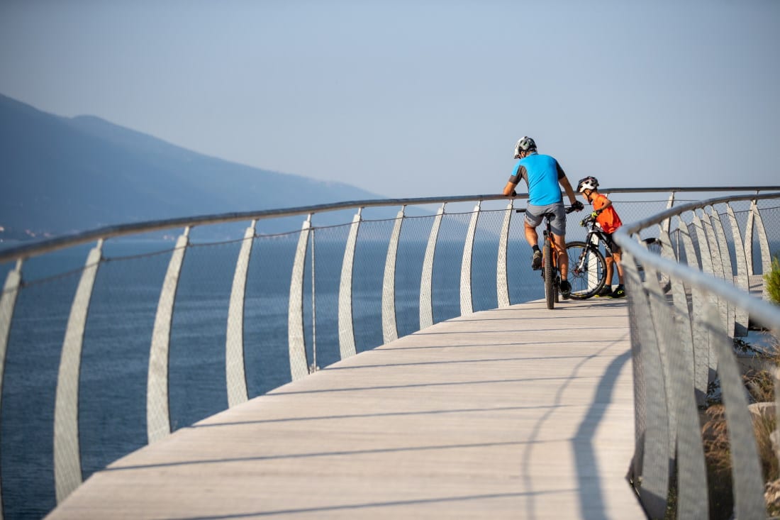 Pista ciclopedonale sospesa sul Lago di Garda