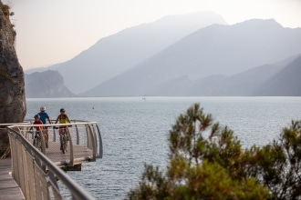 Ciclabile sospesa sul Lago di Garda