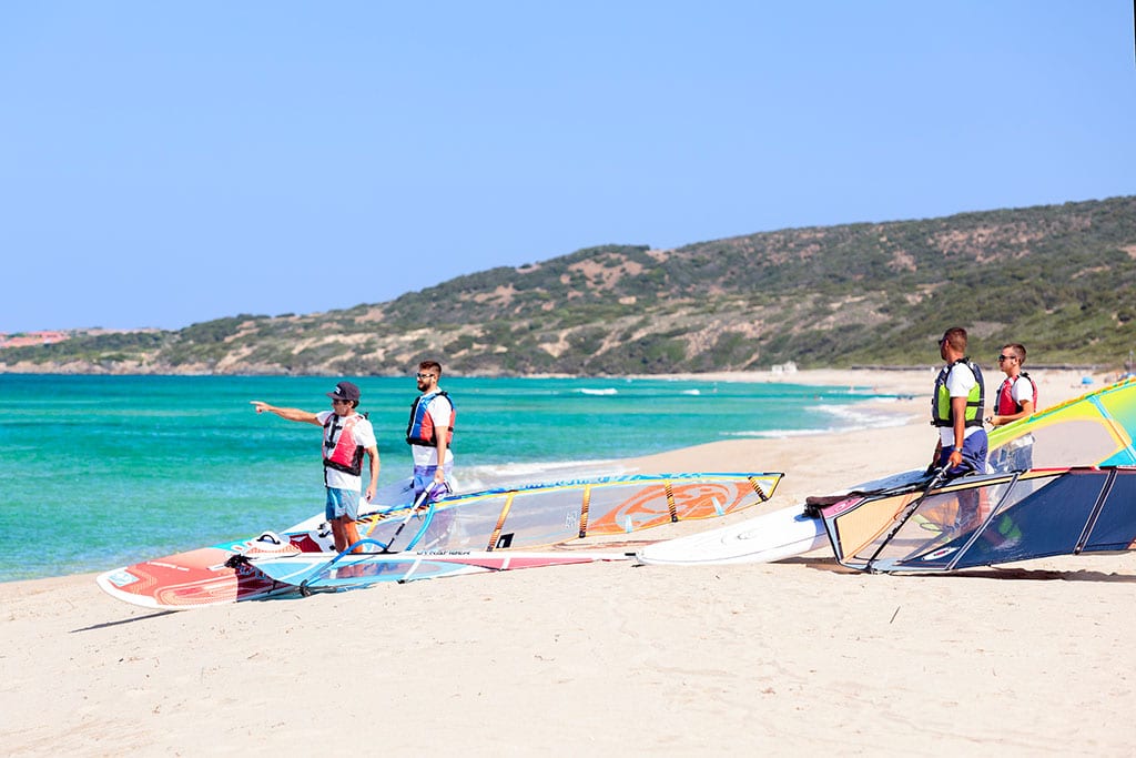 Sardegna, Resort Le Dune per bambini, lezioni di windsurf