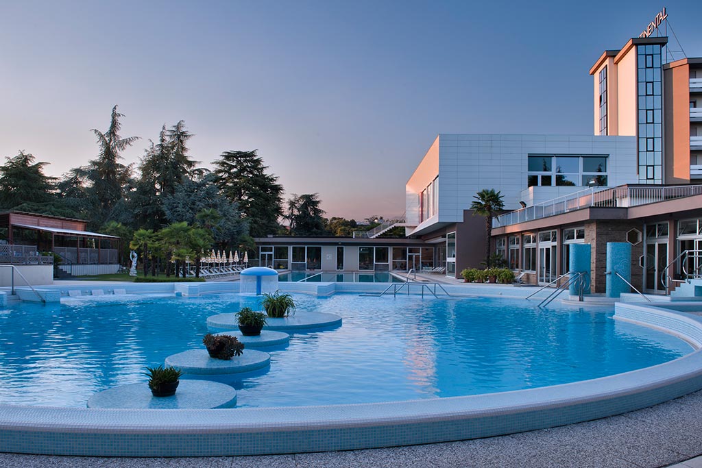 Hotel Continental Terme, per famiglie a Montegrotto Terme, piscina esterna