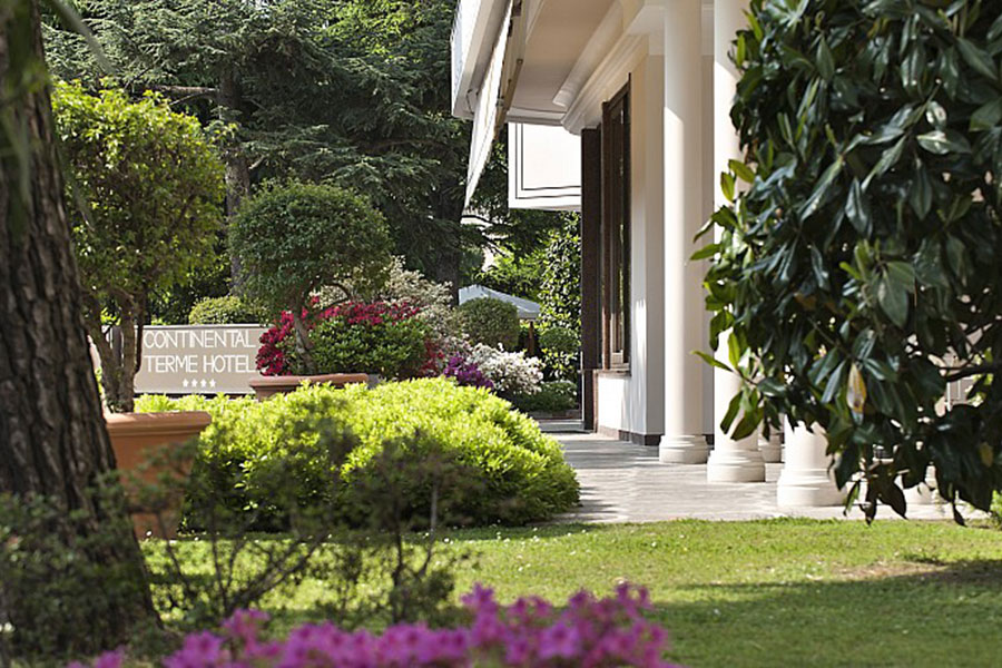 Hotel Continental Terme, per famiglie a Montegrotto Terme, giardino e ingresso