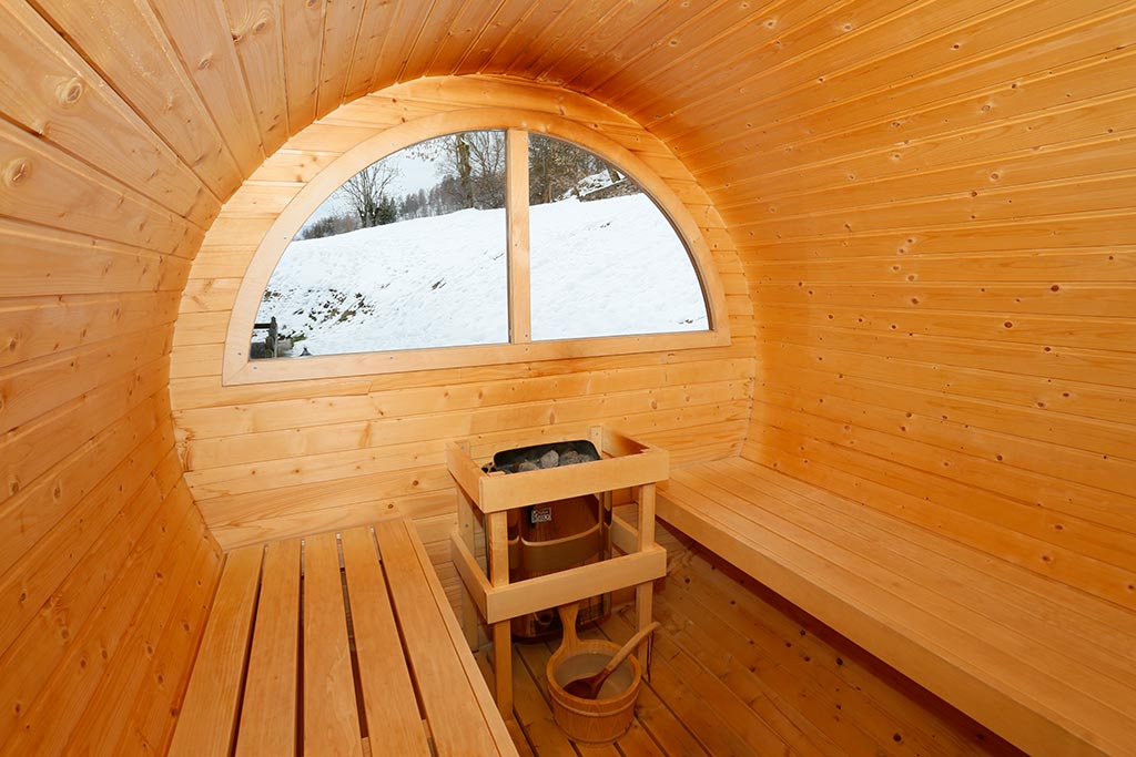 Agriturismo Villa Boschetto per bambini in Val di Fiemme, sauna a botte