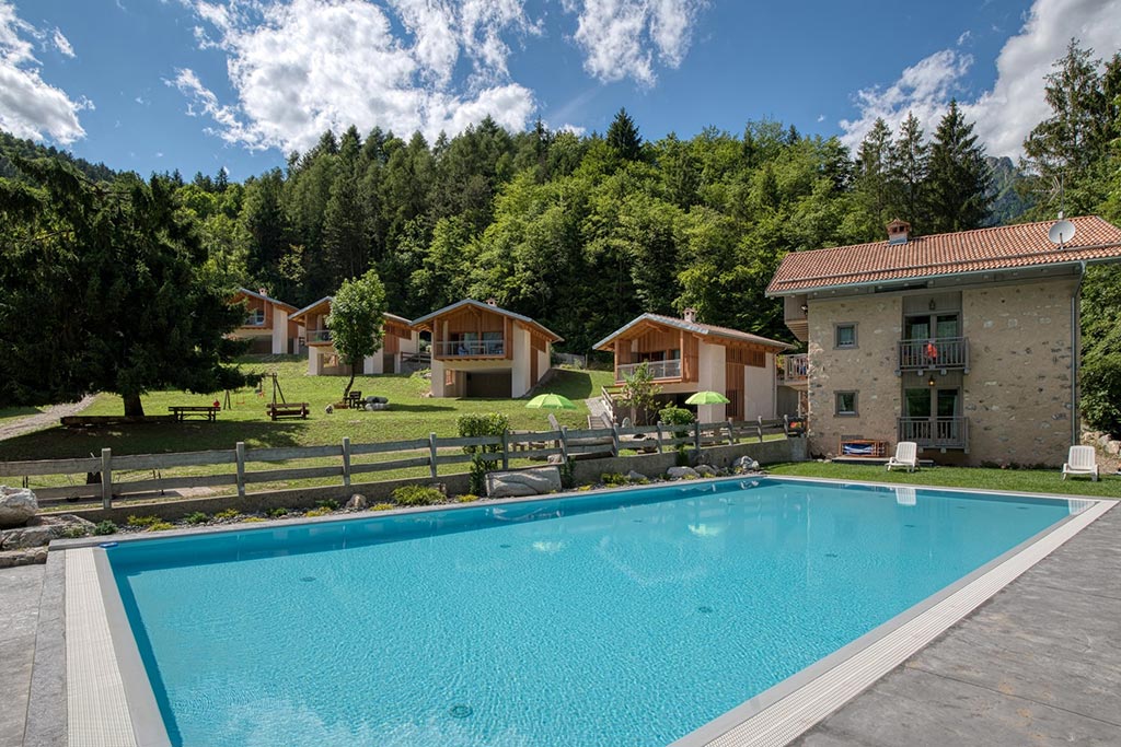 Villaggio Val Molini, residence per famiglie in Valle di Ledro, piscina