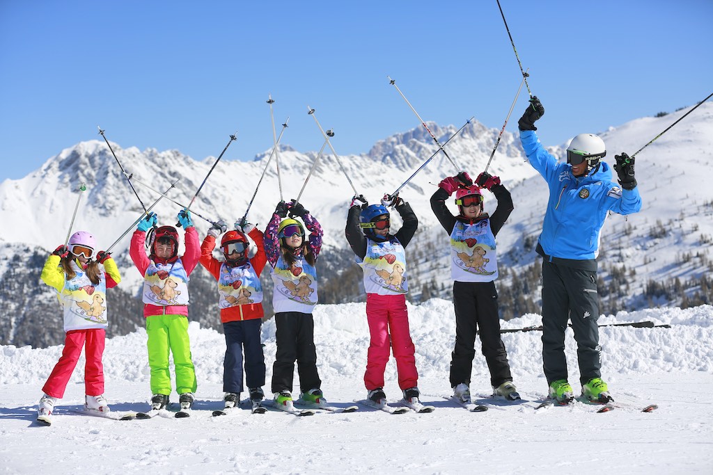 Resort Dolce Casa Family & SPA a Moena in Val di Fassa, col maestro sugli sci