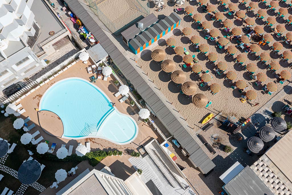 Family hotel Nautilus a Pesaro sul mare, piscina e direttamente sulla spiaggia