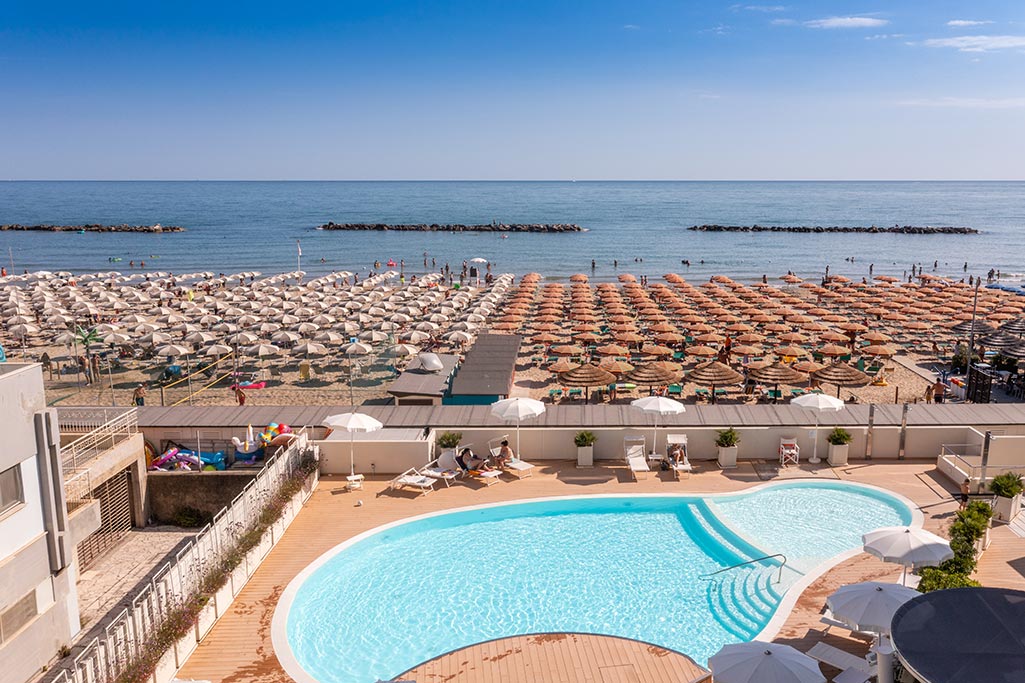 Family hotel Nautilus a Pesaro sul mare, piscina e spiaggia