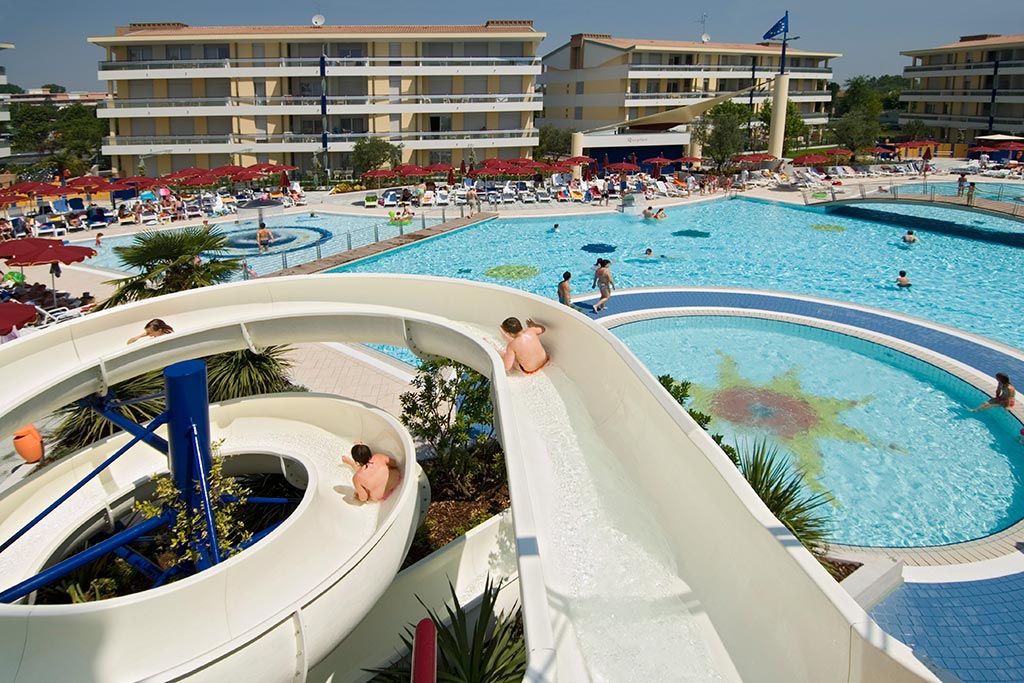 Aparthotel & Villaggio Planetarium per bambini a Bibione, piscina, acquascivolo