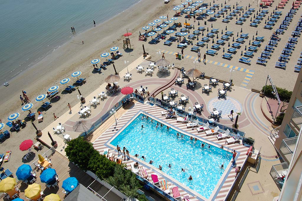 Family Club Hotel Bikini Tropicana al Lido di Savio, piscina e spiaggia