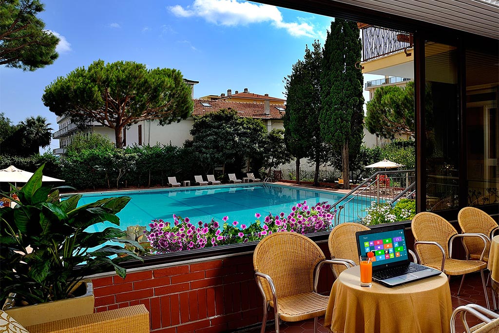 Family Hotel Raffy in Liguria, vista della piscina