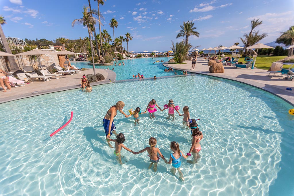 Family Hotel Club Saraceno in Sardegna ad Arbatax, la piscina, attività per bambini