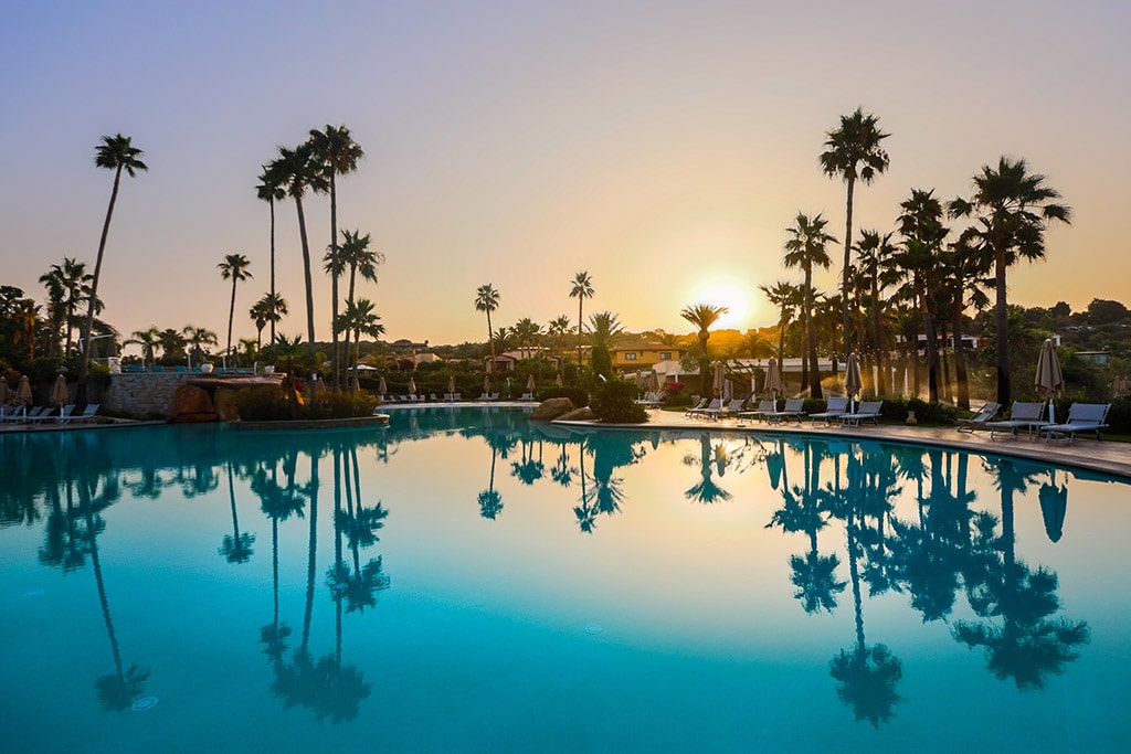 Family Hotel Club Saraceno in Sardegna ad Arbatax, tramonto in piscina