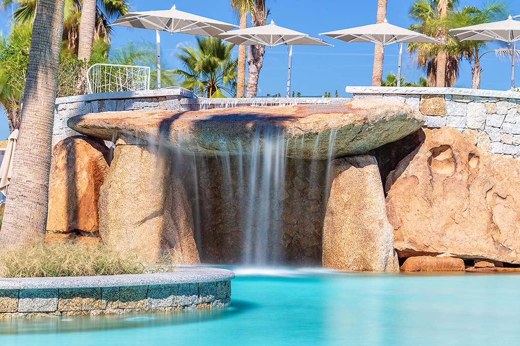 Family Hotel Club Saraceno in Sardegna ad Arbatax, piscina naturale con giochi d'acqua