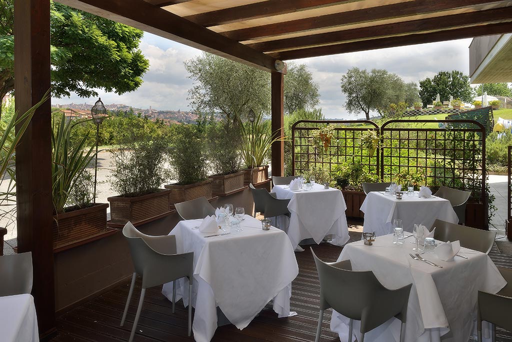 Hotel La Meridiana per famiglie a Perugia, terrazza ristorante