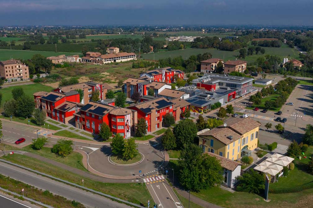 Maranello Village, Hotel a tema Ferrari per famiglie, panoramica
