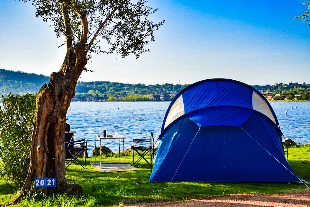 Lago di Garda Camping Europa Silvella per bambini, piazzola fronte lago