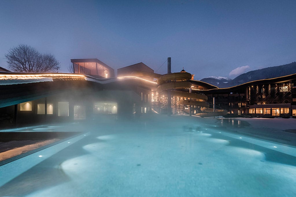 Falkensteiner Family Hotel Lido in Val Pusteria, piscina esterna riscaldata