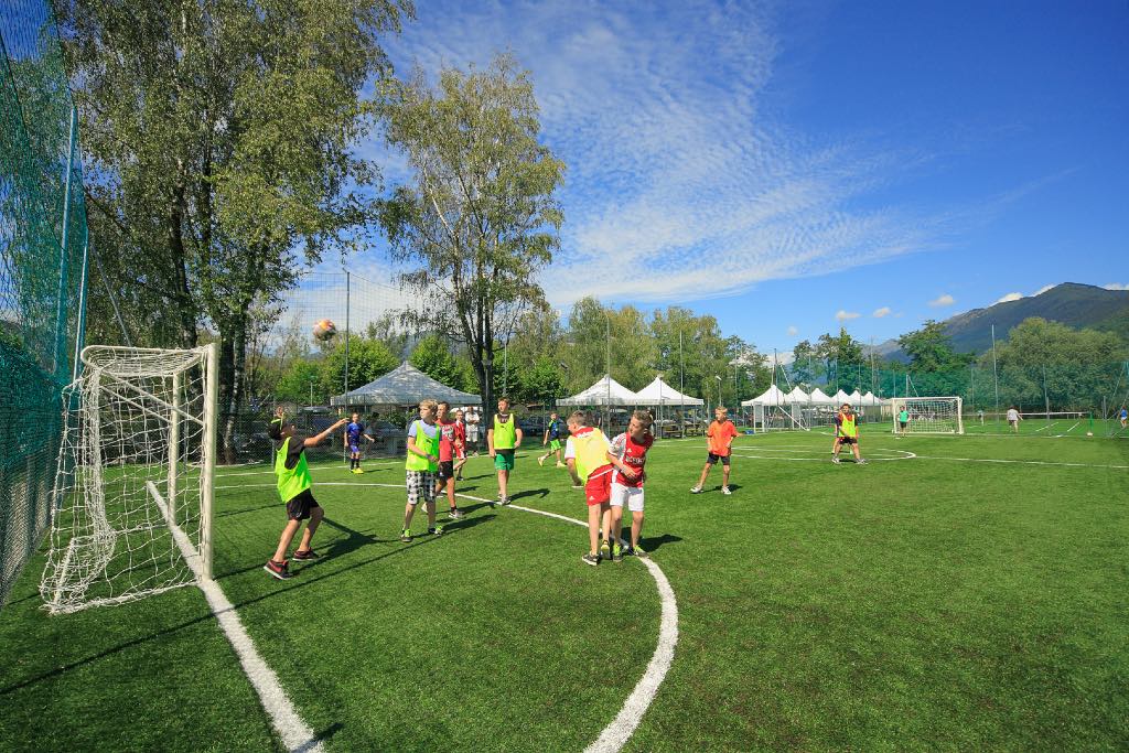 Camping Village Isolino per bambini sul Lago Maggiore, campi sportivi